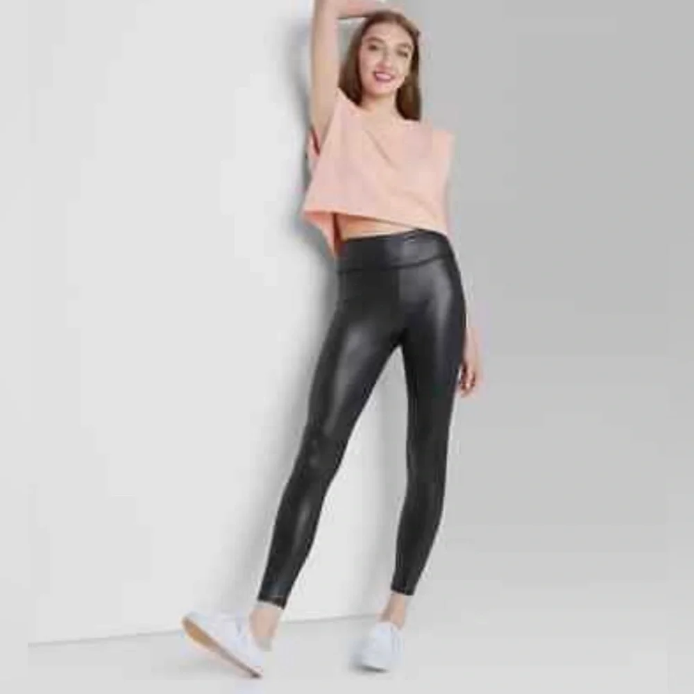 WOMEN'S High-Waisted Liquid Leggings - Wild Fable - Black